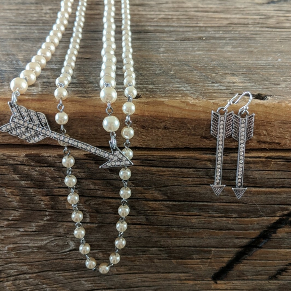 Arrow earring and necklace set